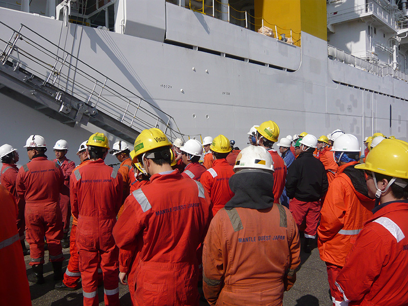 The shipboard evacuation drill is performed once a week.
