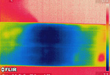赤外線カメラで見たコア。真ん中に見える温度の低い部分はメタンハイドレートの存在を示しています。