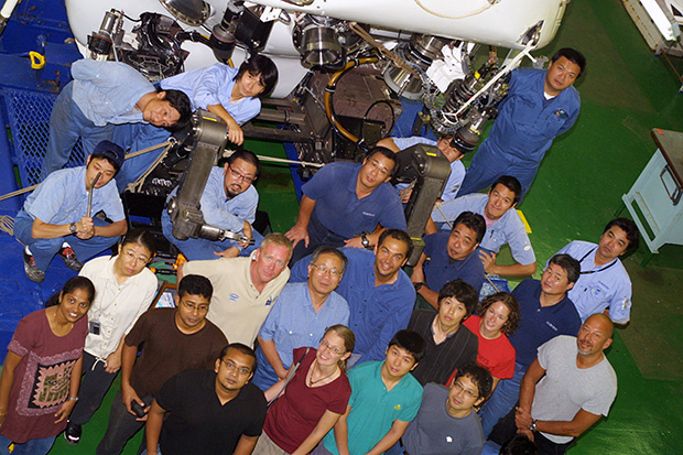 2008年の運航チーム（11月10日、アラビア海での調査を終えて）