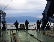 駿河湾 富士川沖において、訓練潜航（No.1323DIVE）を行いました。司令・船長で海象 検討中。